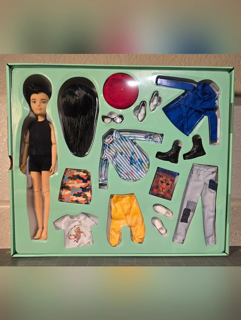 Creatable World Doll, Deluxe Character Kit, DC-073 - Picture 5 of 7